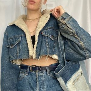VINTAGE DISTRESSED LEVIS SHERPA CROPPED JACKET